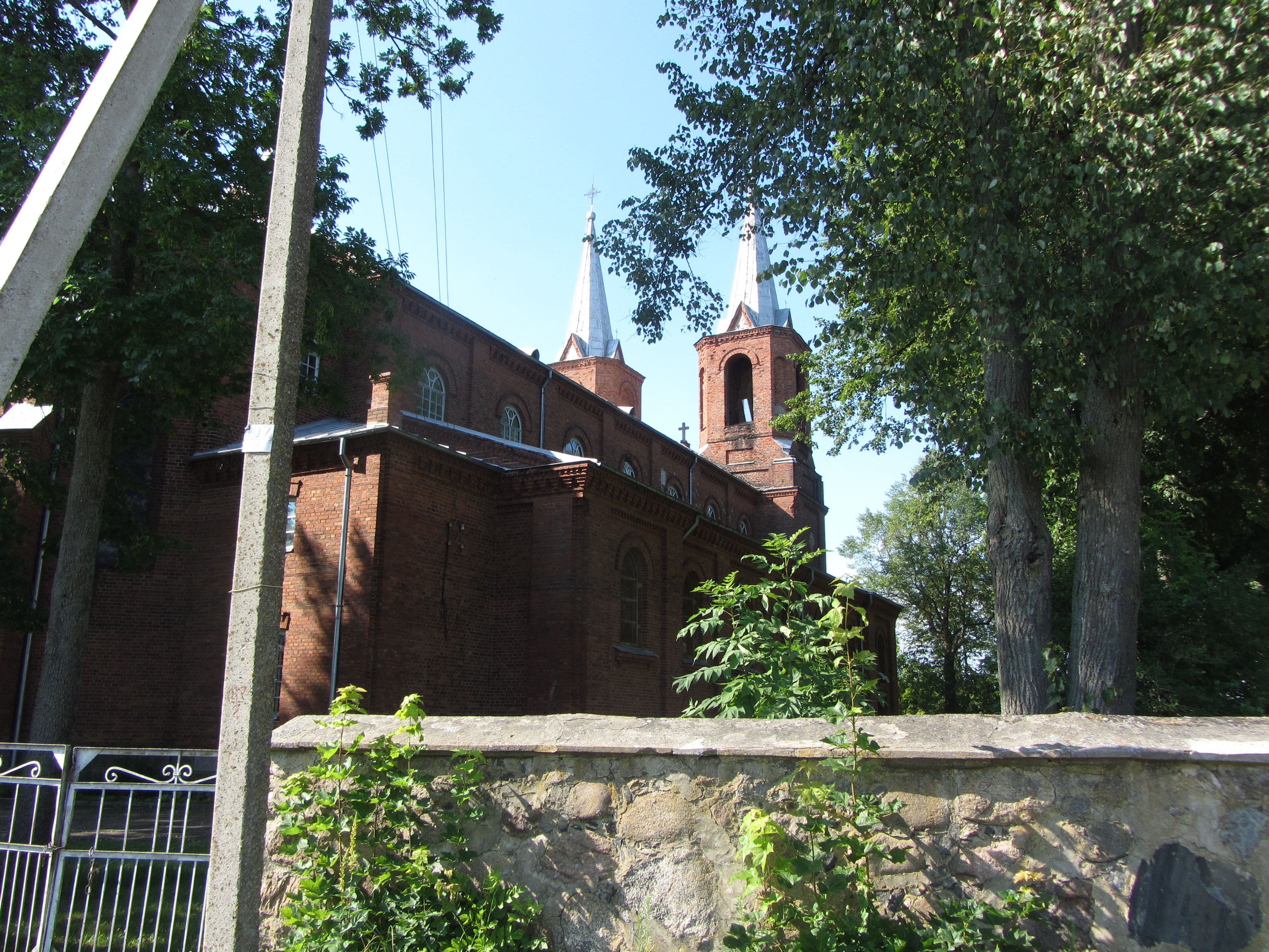Adutiškio Švč. Mergelės Marijos Škaplierinės bažnyčia | Autorius: vietoves.lt