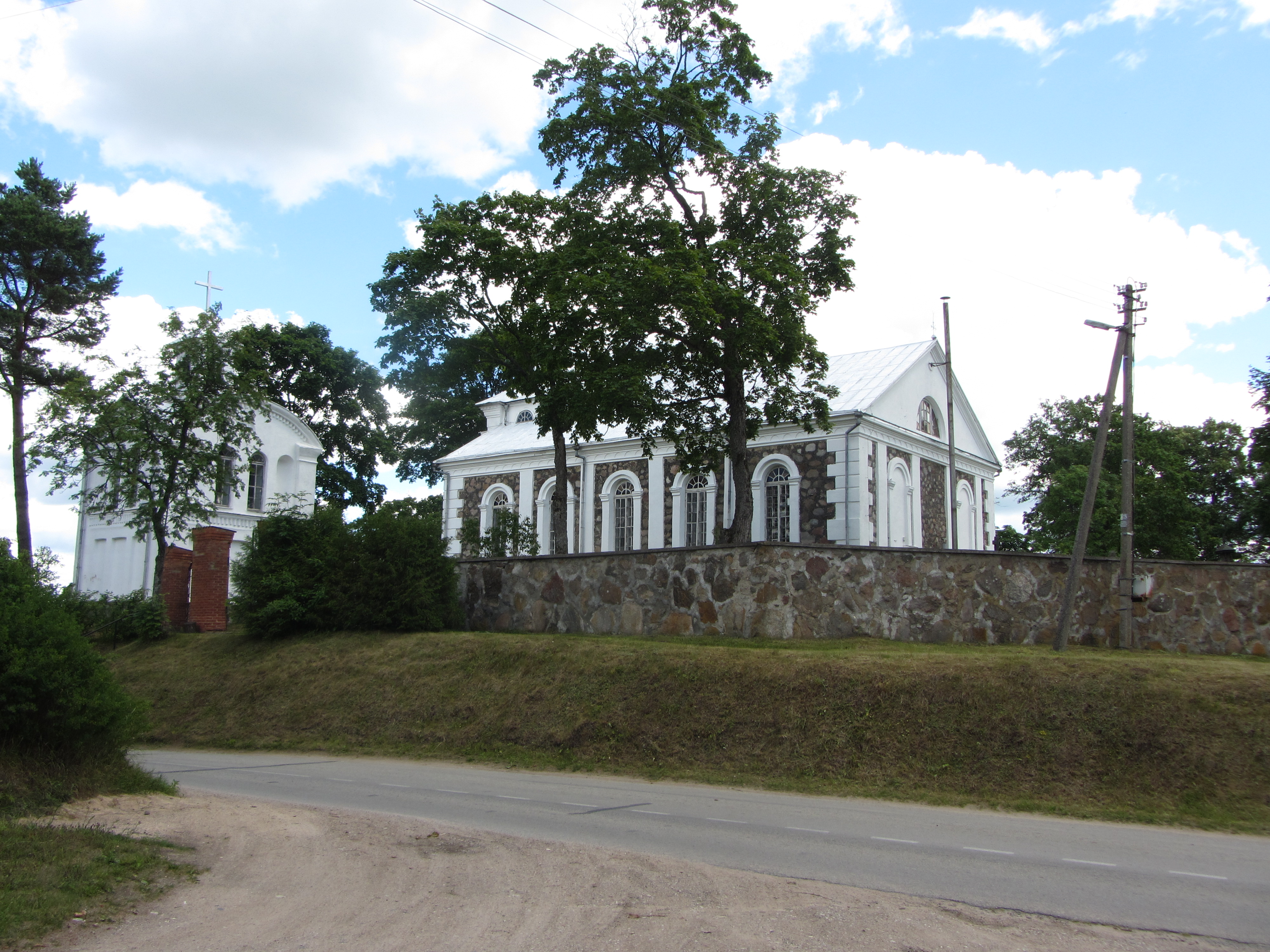 Naujo Strūnaičio Šv. apaštalų Petro ir Povilo bažnyčia