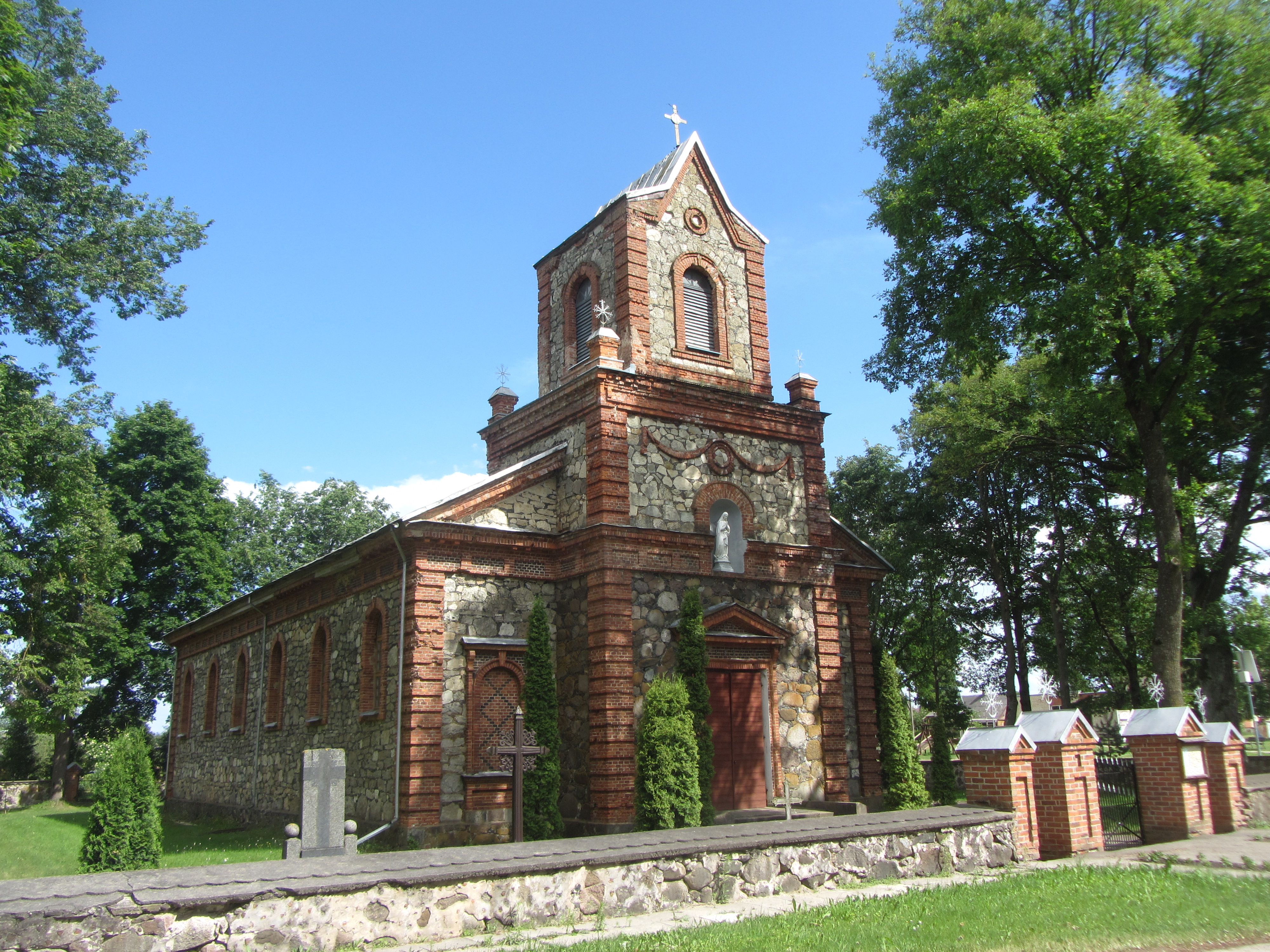 Nemunėlio Radviliškio Švč. Mergelės Marijos bažnyčia | Autorius: vietoves.lt