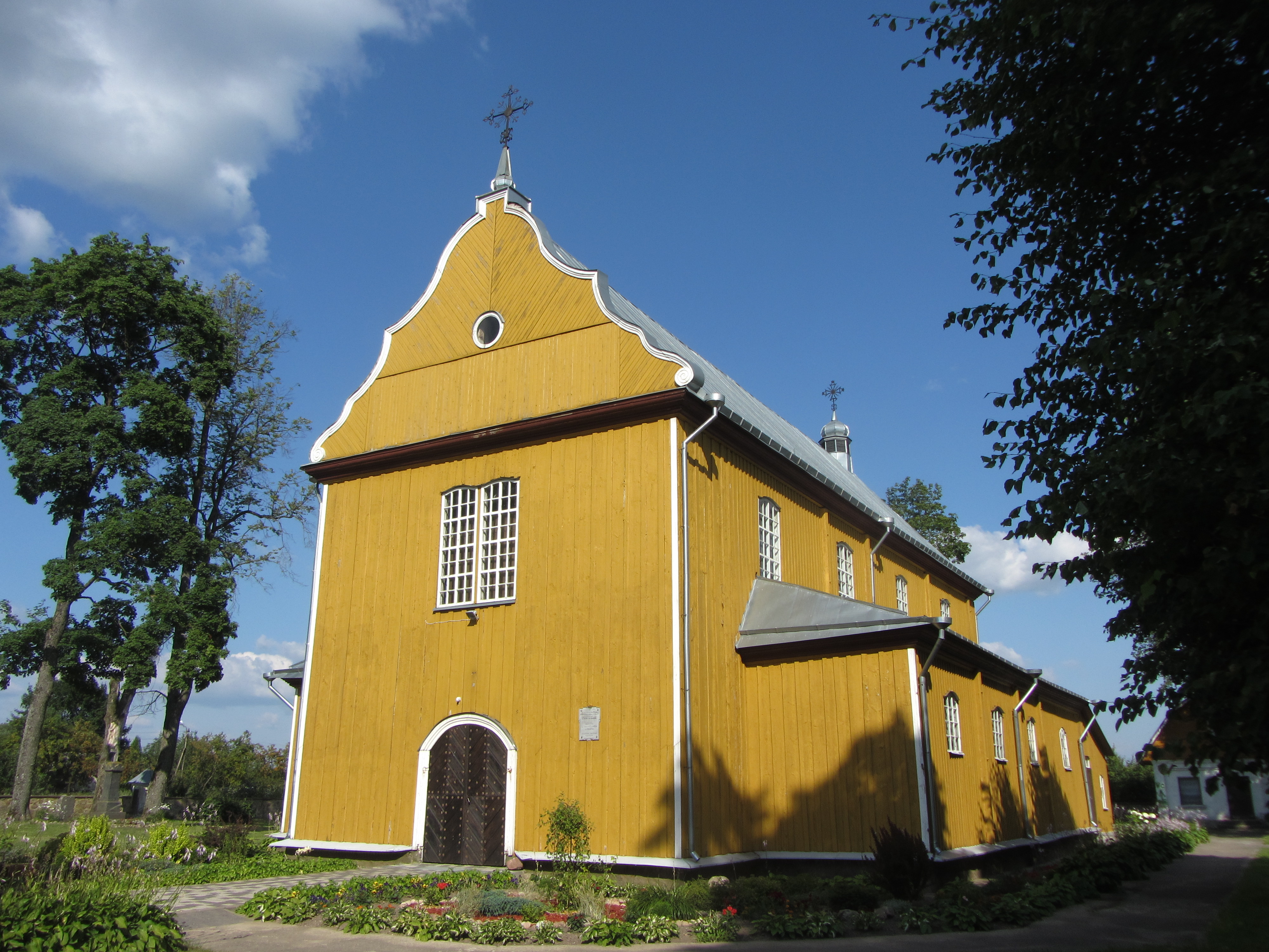 Tabariškių Šv. arkangelo Mykolo bažnyčia