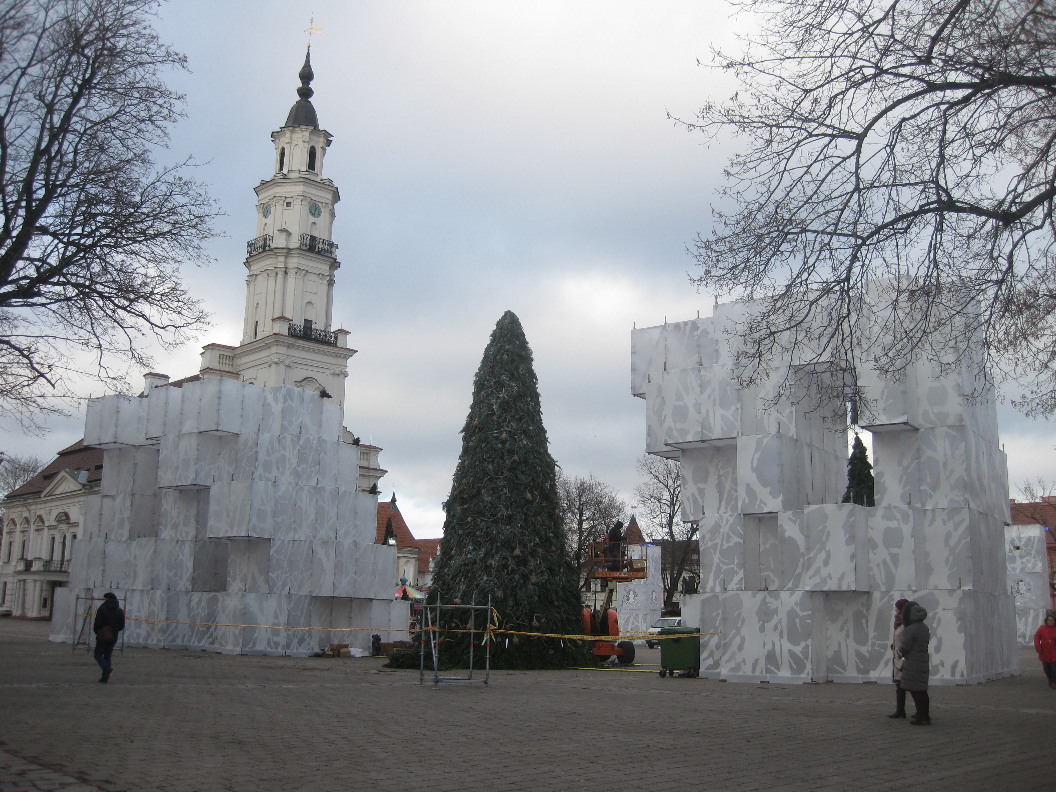 Kalėdinė eglutė Kauno rotušės aikštėje | © Laima | www.ltvirtove.lt