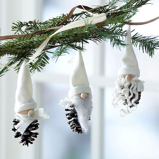Idėjos kalėdinėms dekoracijoms iš kankorėžių