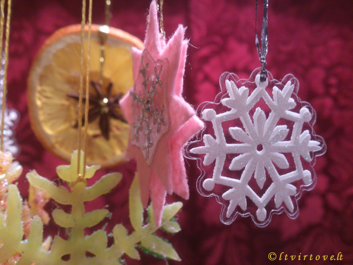 Kalėdinės dekoracijos iš lipdukų