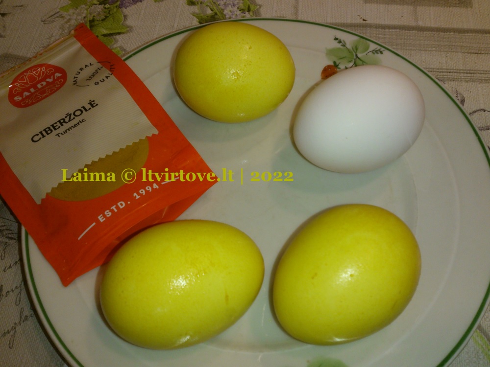 Kiaušinių dažymas ciberžole