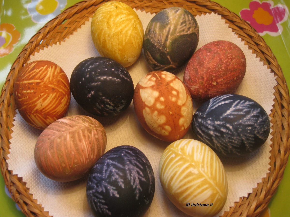 Kiaušinių dažymas natūraliais dažais